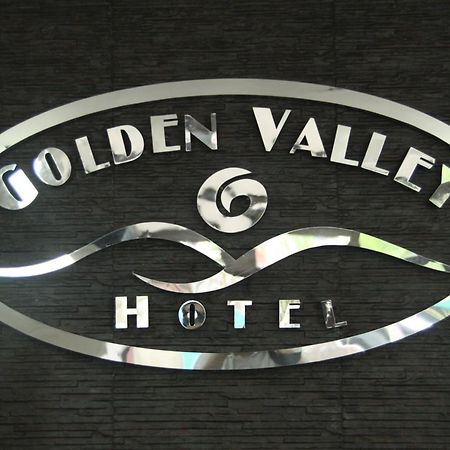 Golden Valley Hotel Cebu Exteriör bild
